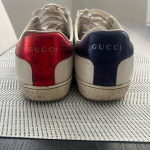 SPECIAL EDITION Gucci White Sneakers with Red and Blue Heel Accents